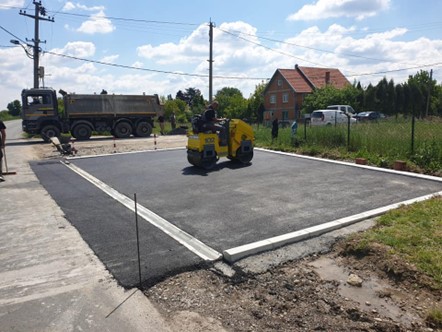 Parkoló terület aszfaltozása: Szakemberrel való elkészítés előnyei