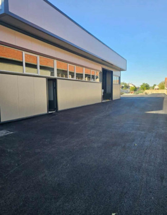 Családi ház udvarának új aszfaltburkolata