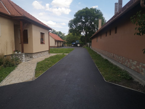 Traktok és egyéb nehéz gépjárműnek való út készítése