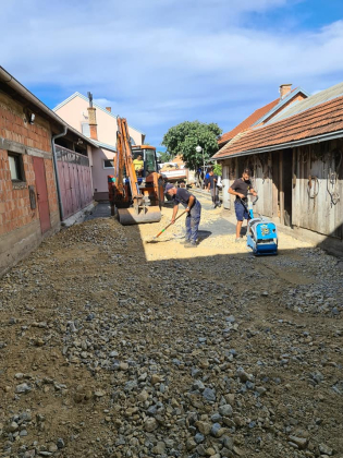 20-50-es zúzottkő beépítése gépi-kézi erővel