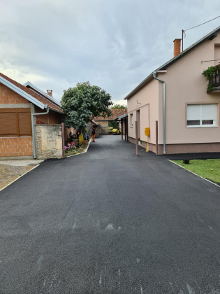 Udvari közlekedőfelület kivitelezése