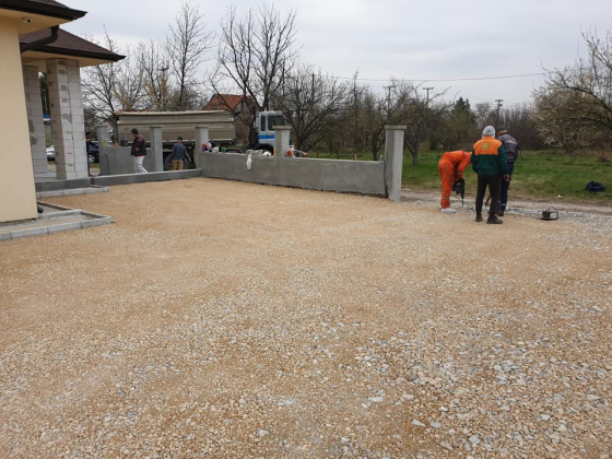 Stabilizációs réteg építe 0-20-as frakciójú mészkőből.