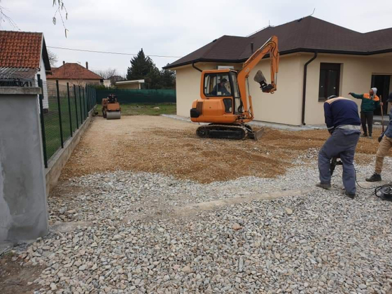Zúzottköves alap készítése térburkolat alá