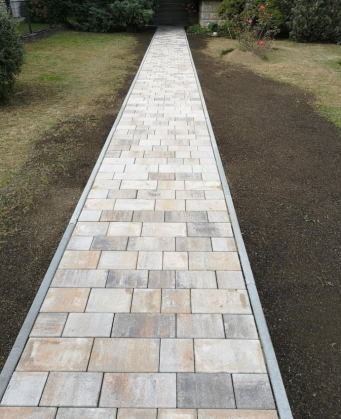 Térköves kerti sétány kivitelezése