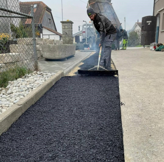 Nyomsáv aszfaltozása süllyedés végett.