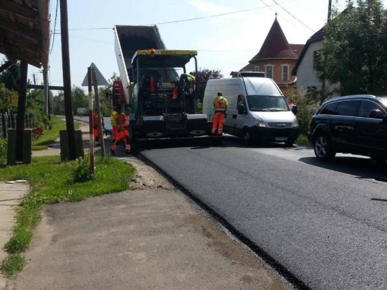 Közút aszfaltozás 33-as fő úton