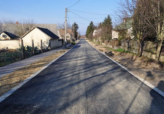 Felújított útca a lakók nagy örömére.